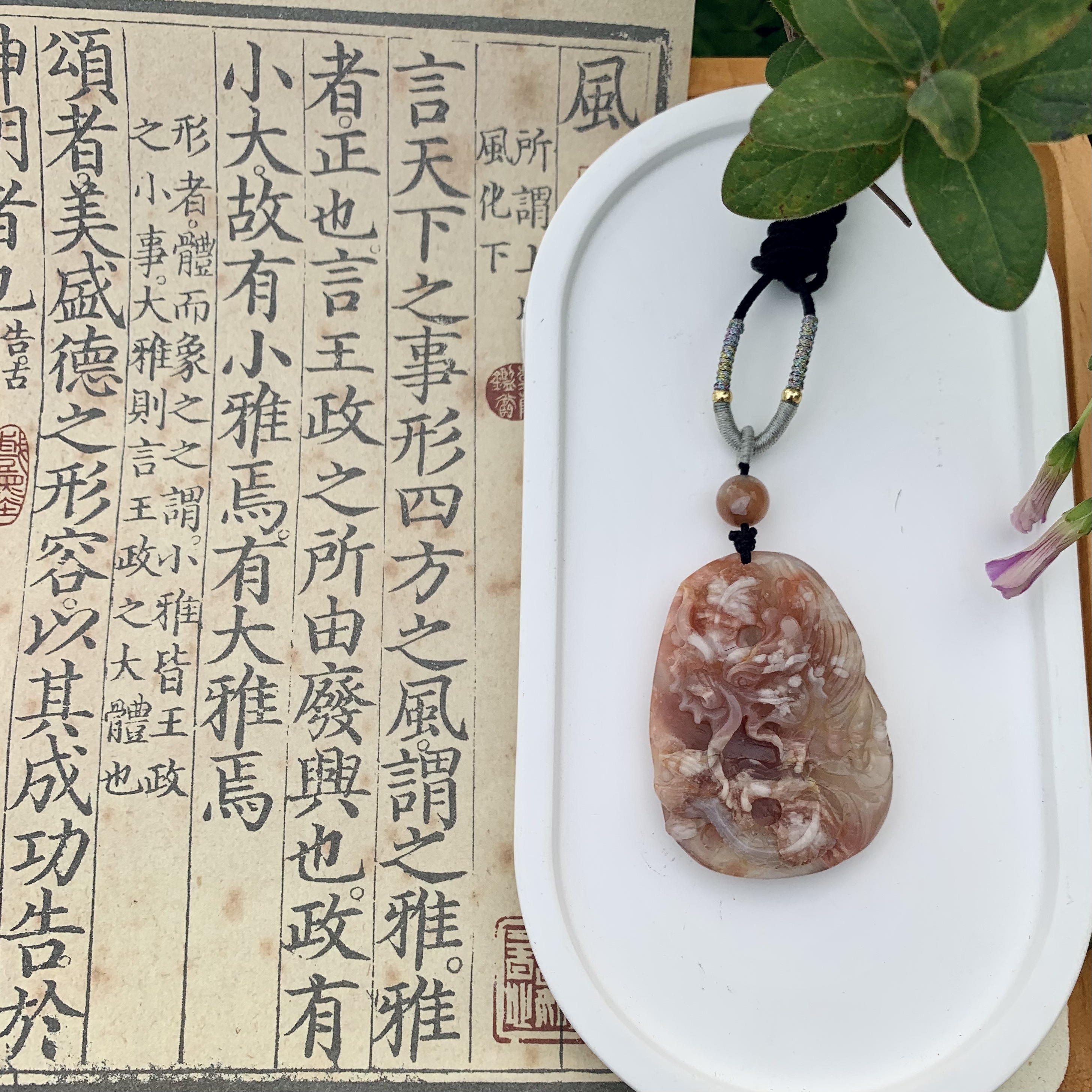 牛血红龙牌纯手工雕刻件（吊坠，毛衣链，项链，雕刻件）