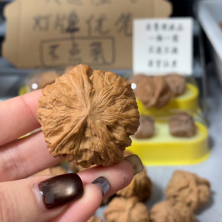 佛***g吊坠文玩核桃异形单只，有瑕疵