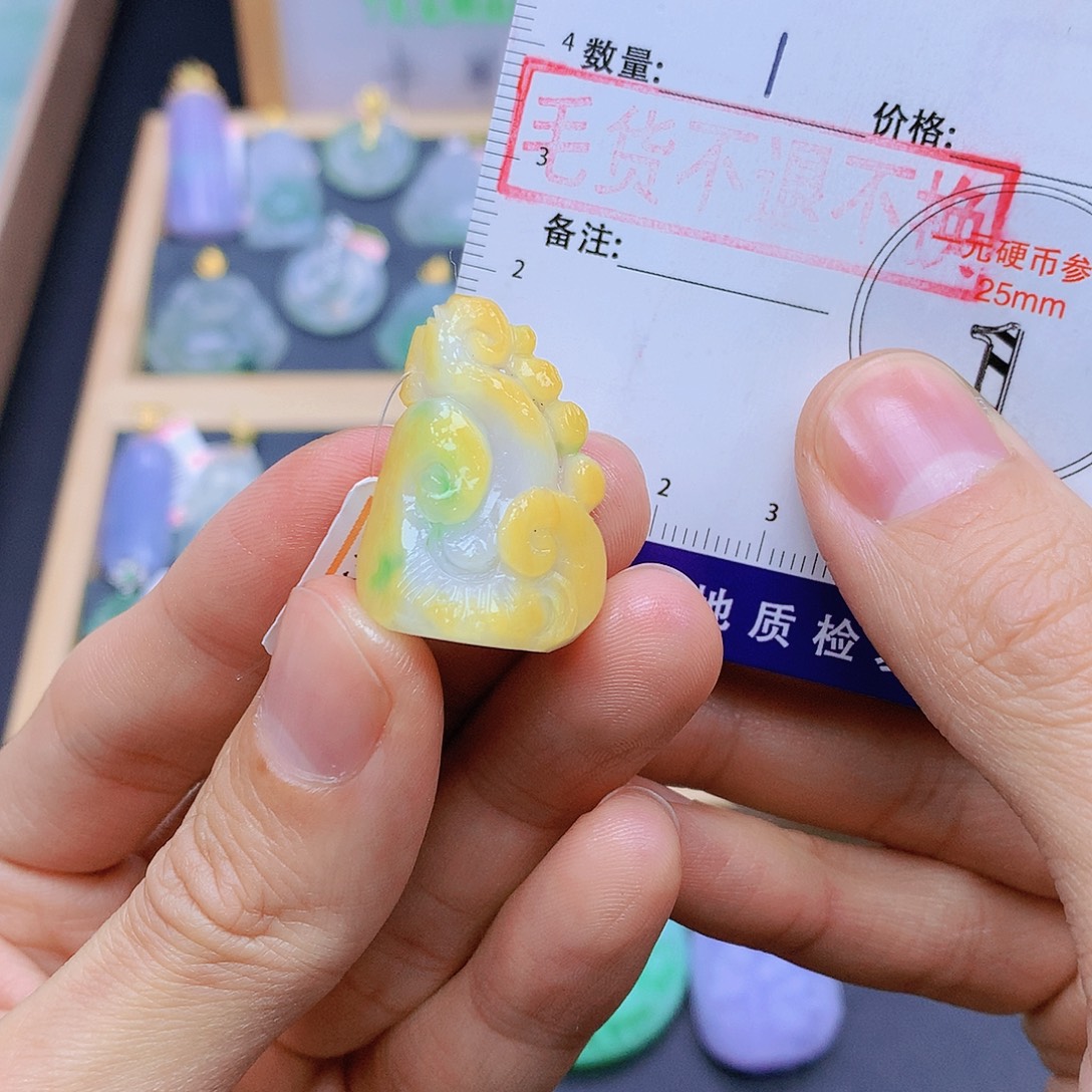 翡翠未镶嵌颈饰翡翠