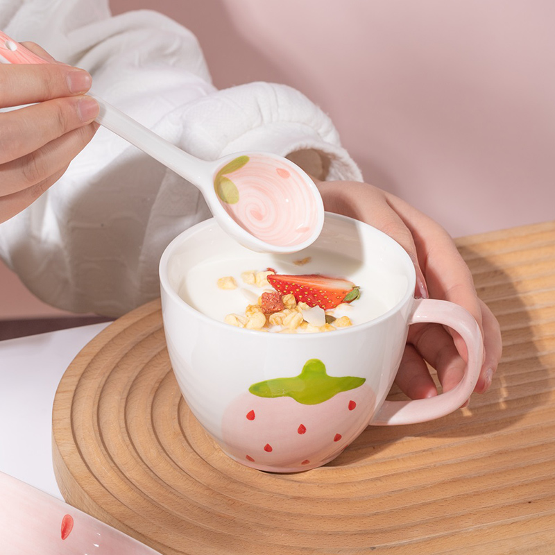 草莓可爱卡通陶瓷杯带勺大容量办公水杯牛奶燕麦咖啡马克杯子家用