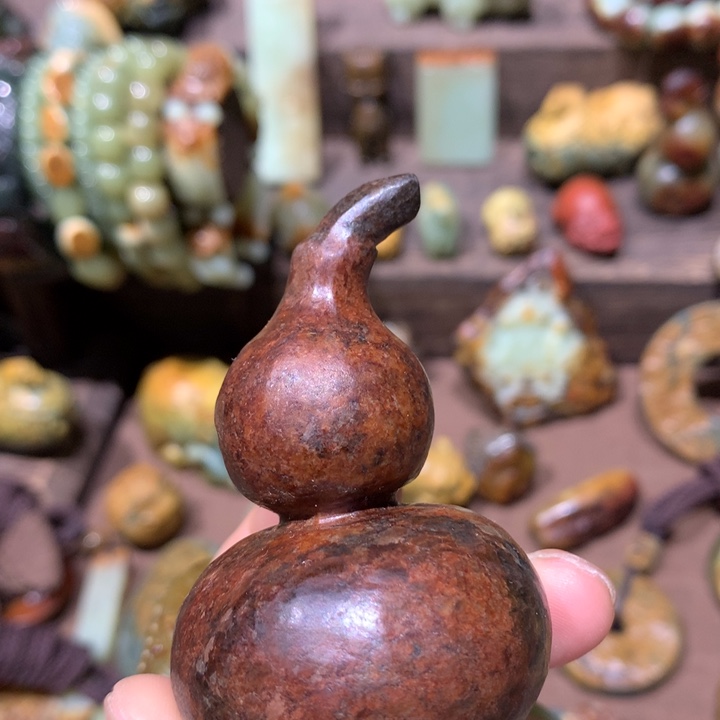 未镶嵌岫岩河磨玉（透闪石质玉）挂件