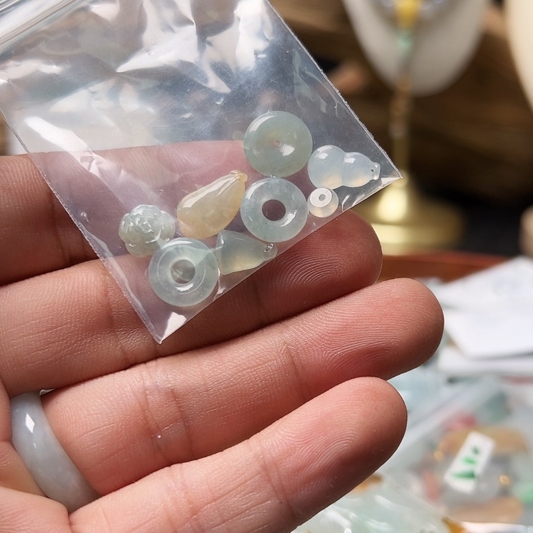 翡翠颈饰未镶嵌一把