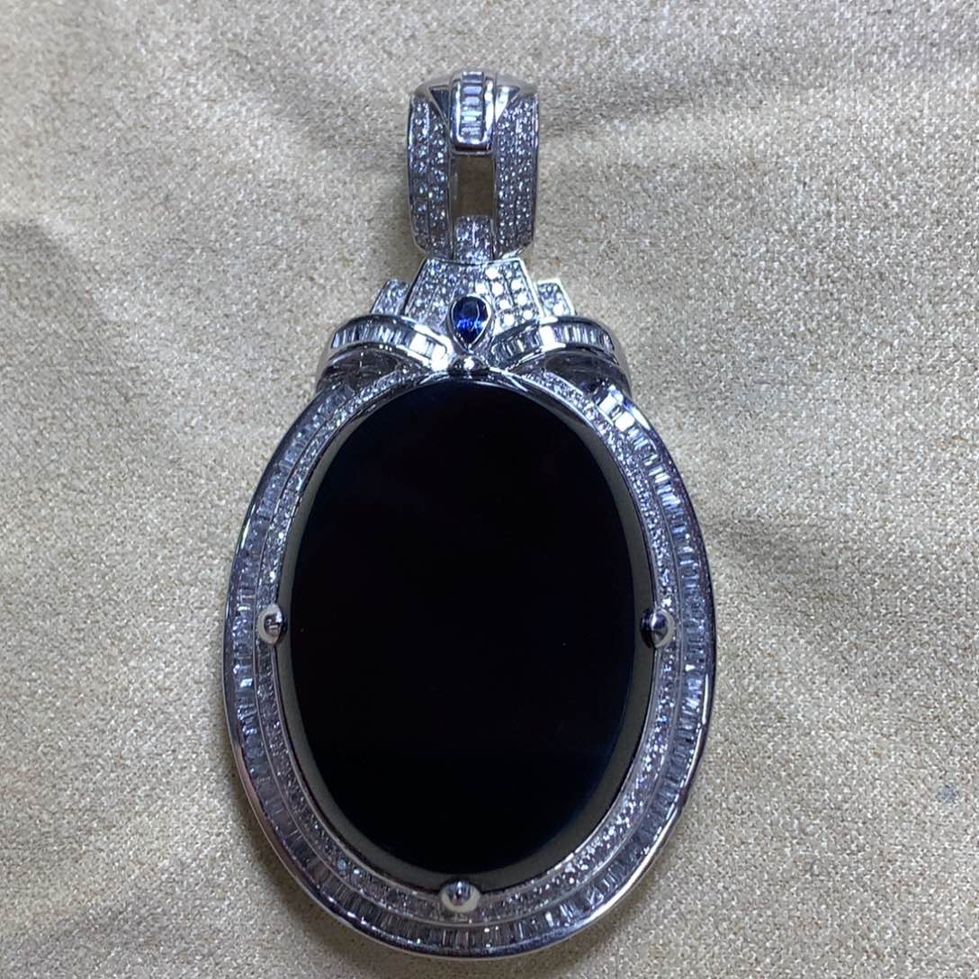 翡翠18K金镶嵌颈饰墨翠无事牌