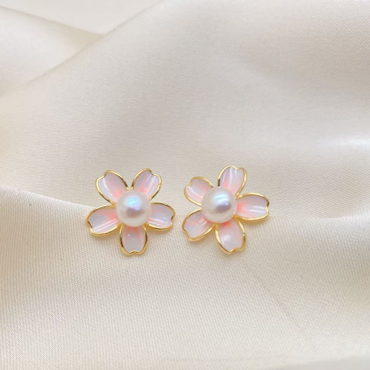 LH018【胭脂桃花珍珠耳钉】气质轻奢时尚百搭小众简约甜美五瓣