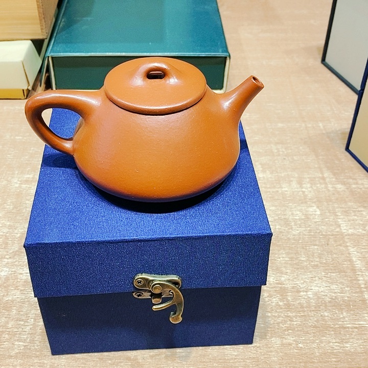 四海瓷器杂项如图所示大*