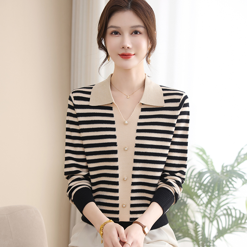 条纹衫新款妈妈秋装上衣宽松百搭针织打底衫中老年女长袖T恤毛衣