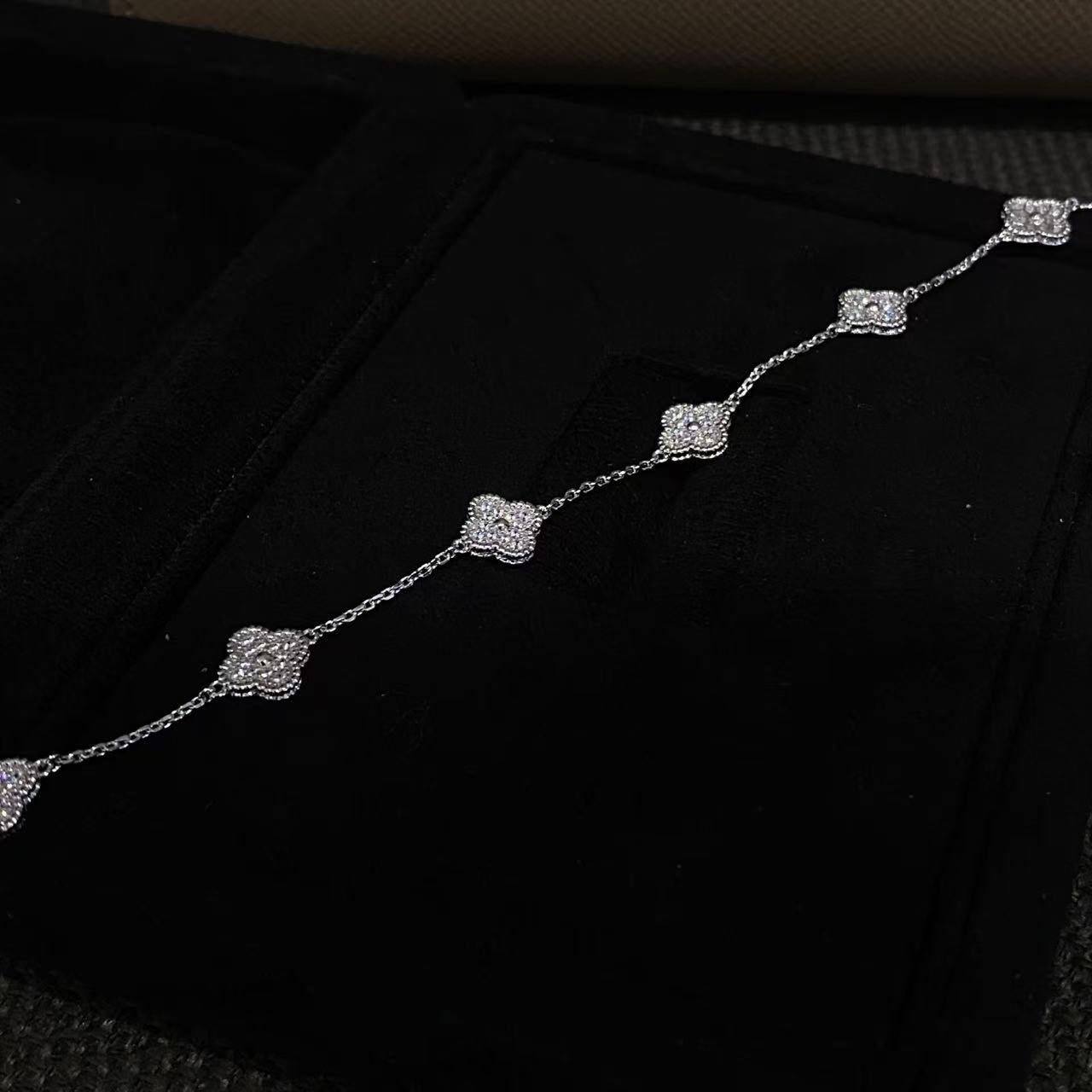 925银合成锆石手链 六朵花花手链 气质白色轻奢时尚银色镶嵌满钻