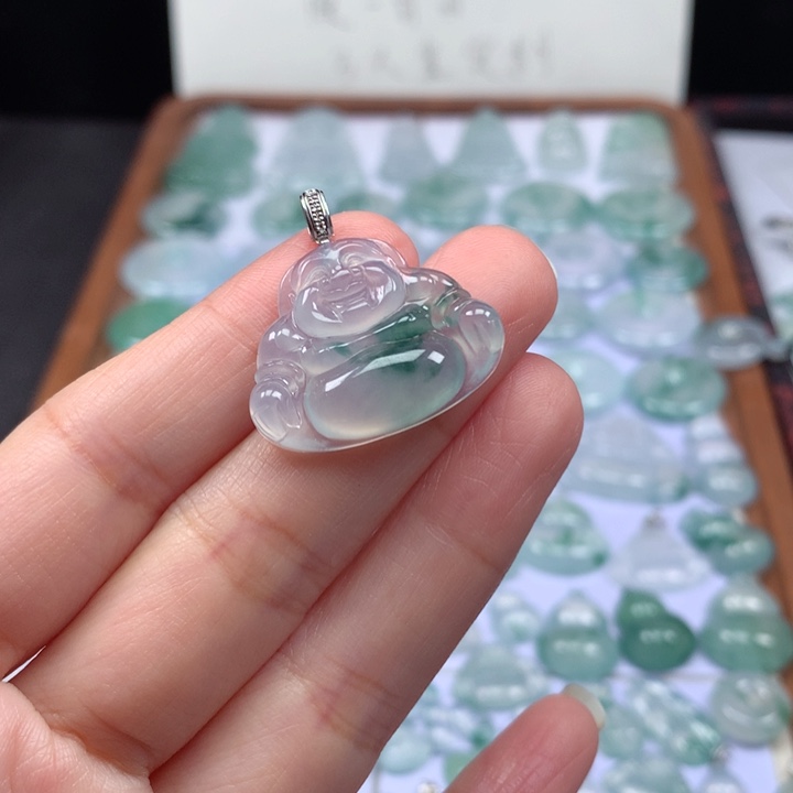 颈饰18K金镶嵌翡翠冰种飘花佛公