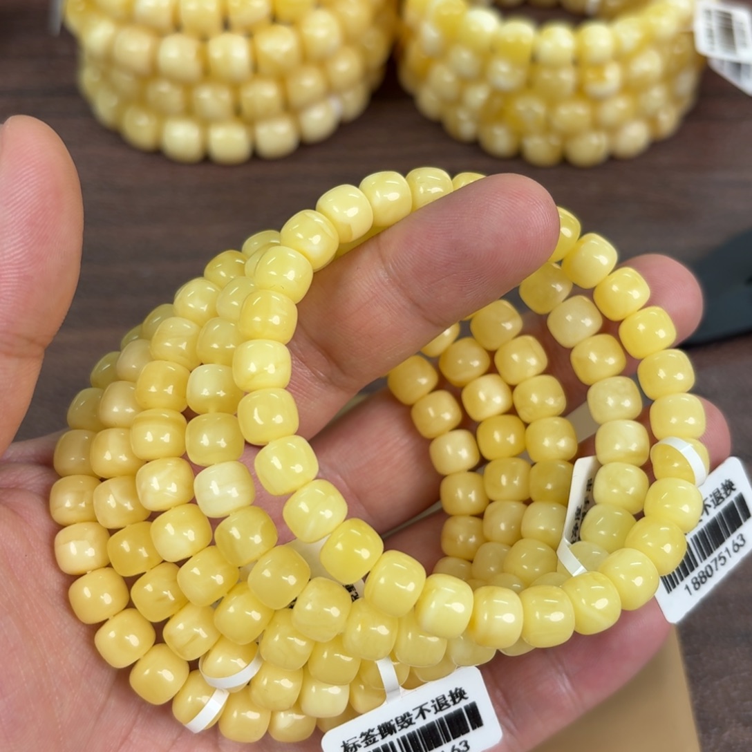 蜜蜡未镶嵌裸石111多样性发其一