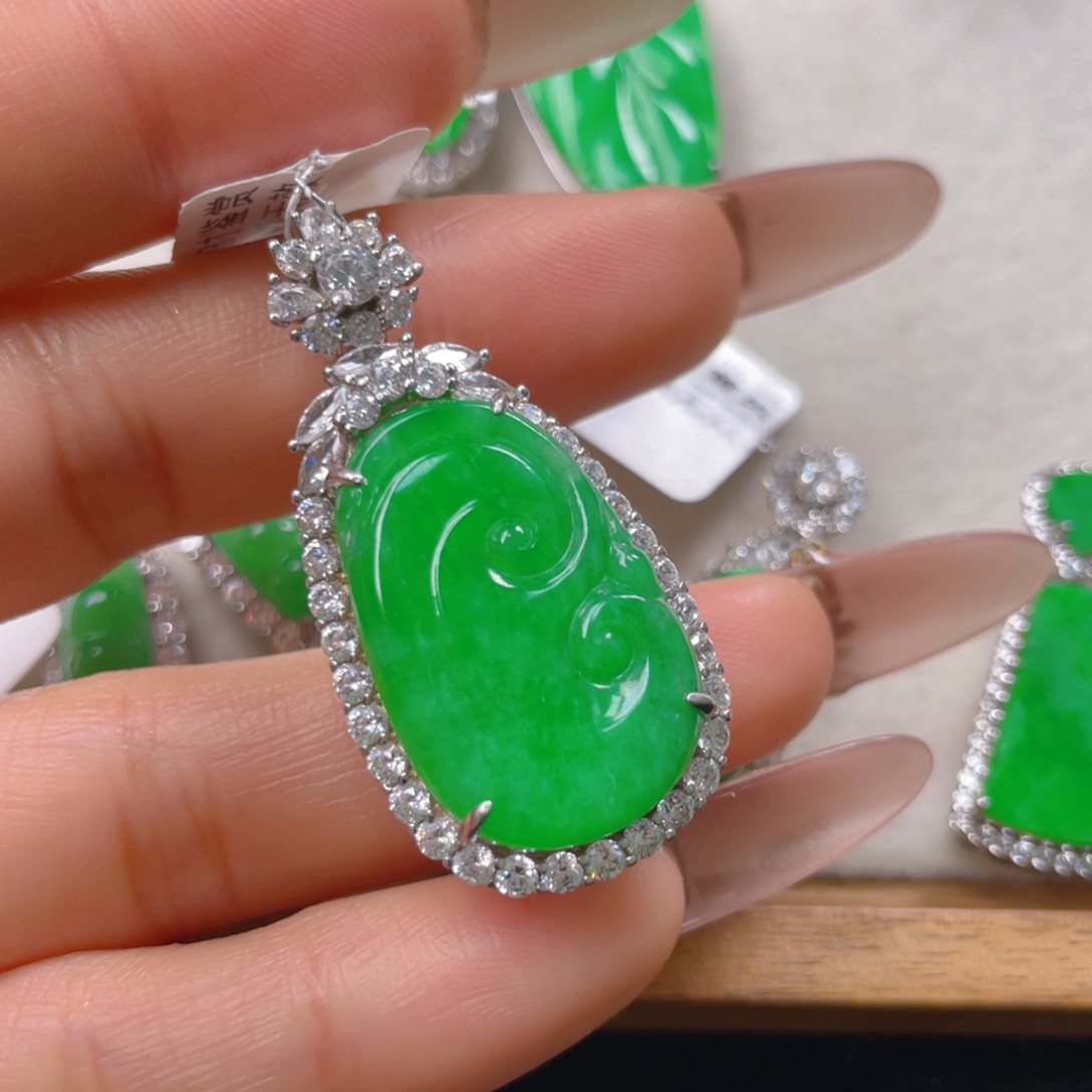 翡翠颈饰银S925镶嵌翡翠