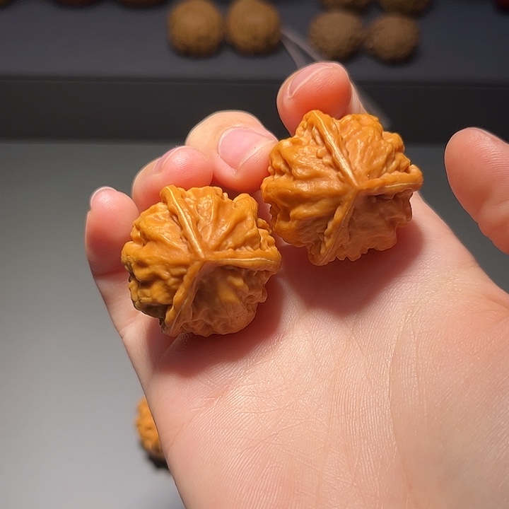 把件文玩核桃三棱775