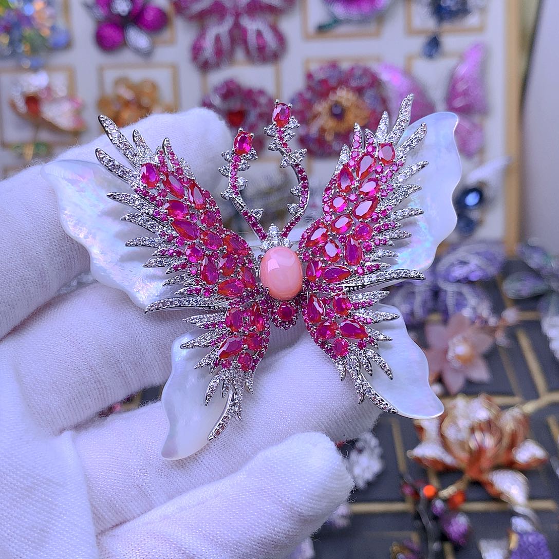 合成立方氧化锆铜贝壳胸针