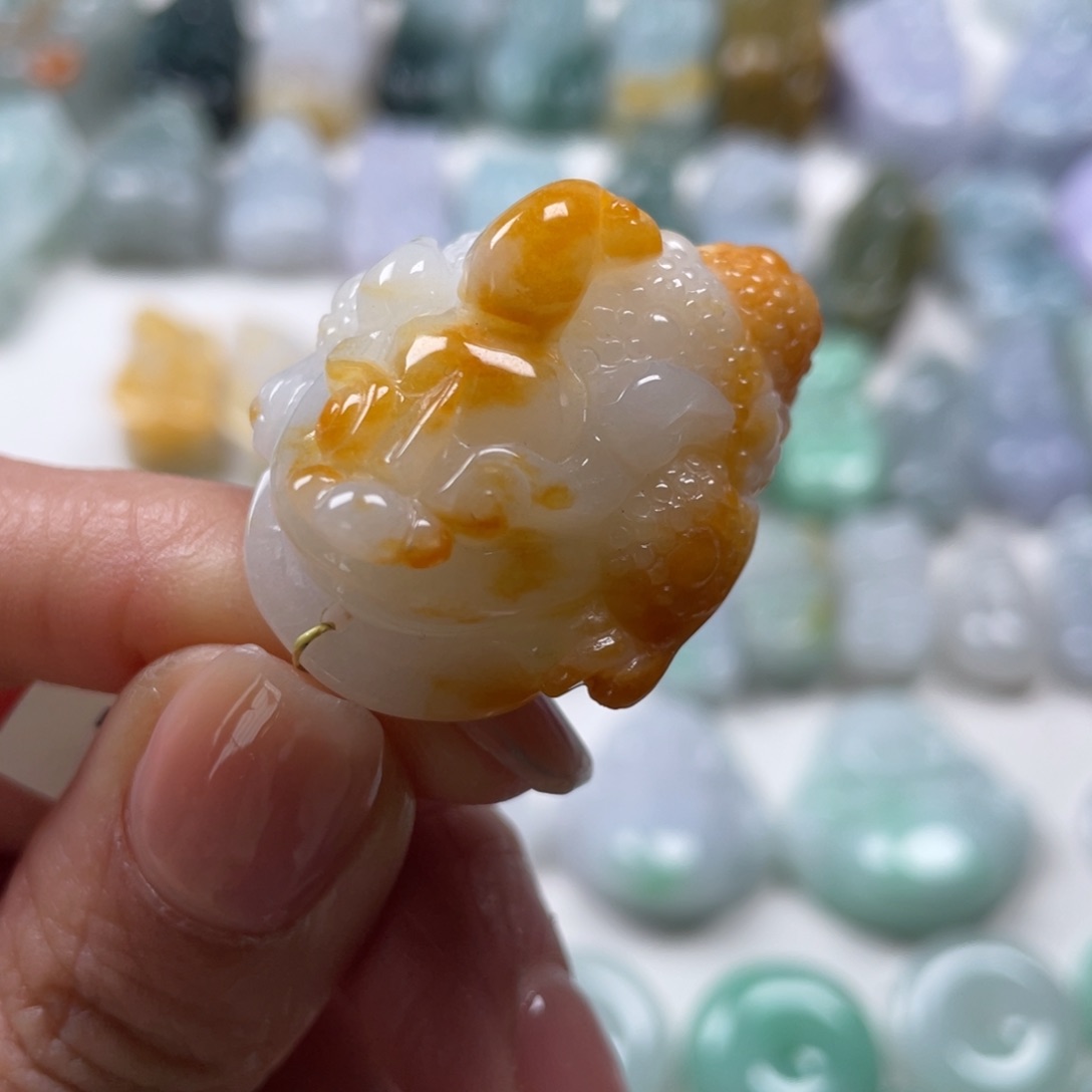 翡翠吊坠(赠链)未镶嵌