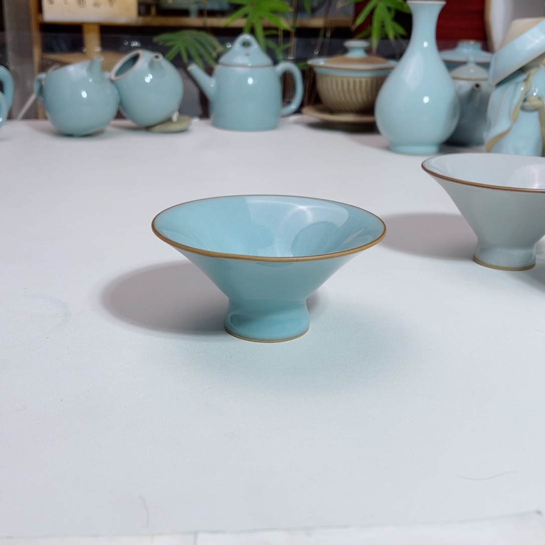 天青圈足斗笠杯二级品