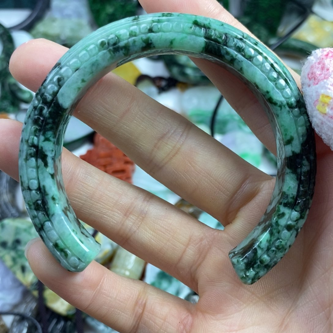 翡翠颈饰未镶嵌东**韵吊坠