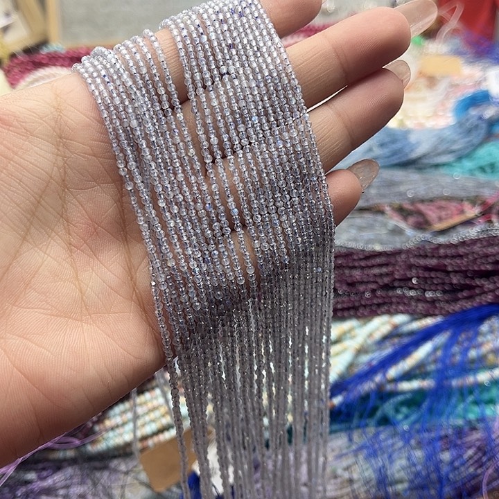 玛瑙/玉髓珠宝半成品未镶嵌一条2mm左右灰月光刻面