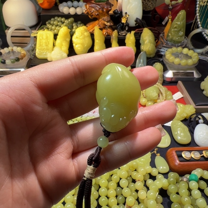 和田玉（黄玉）未镶嵌颈饰