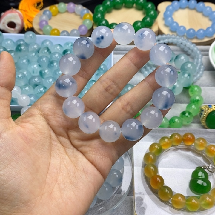 无非金属芷****7卡15的15颗手串珠子