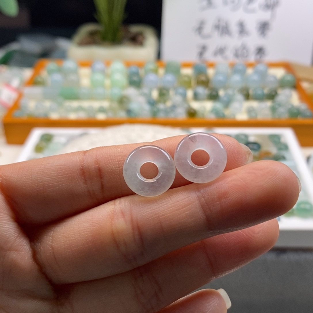 翡翠颈饰未镶嵌多****天然翡翠一对14+