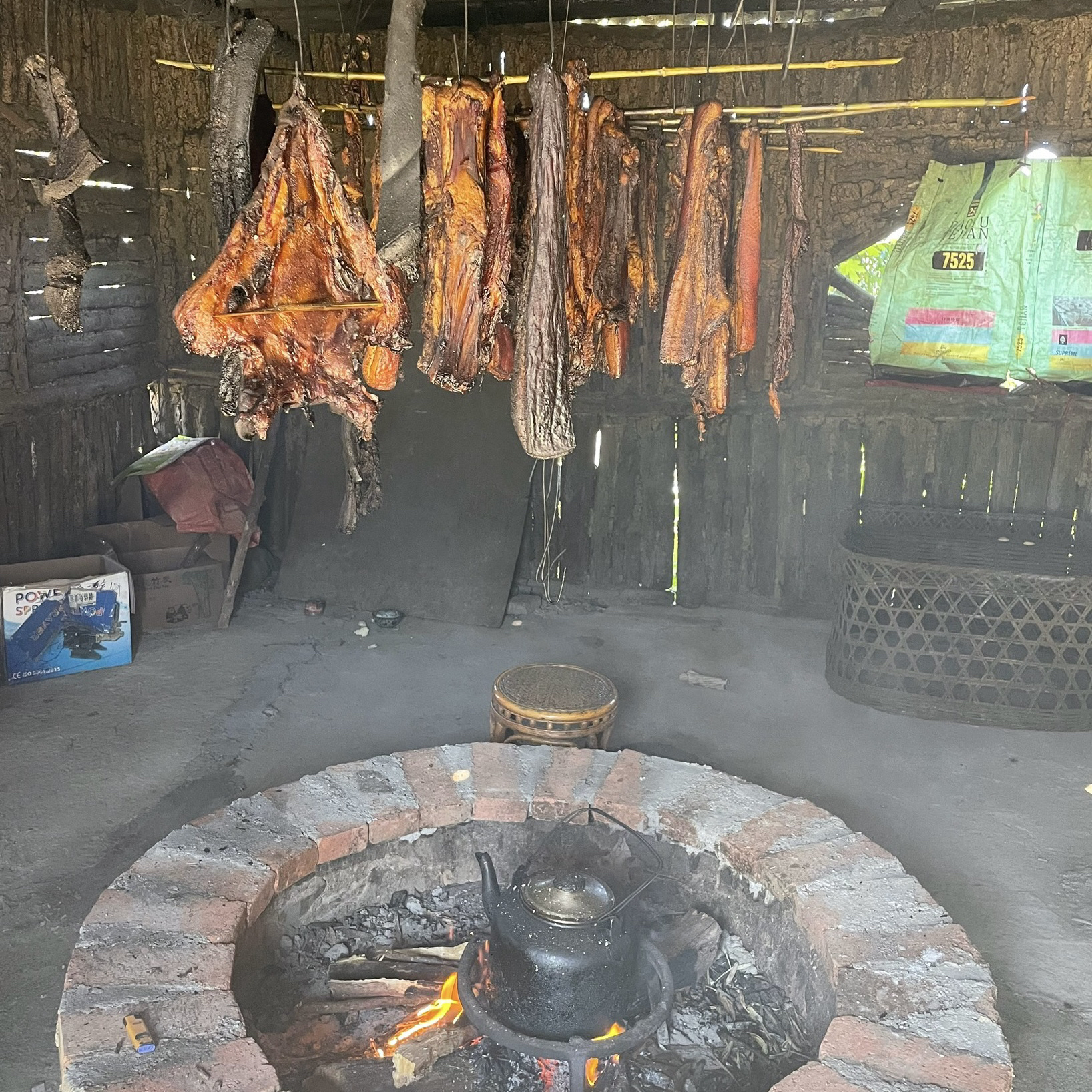 虾芭时光生态农场黑猪烟熏腊肉