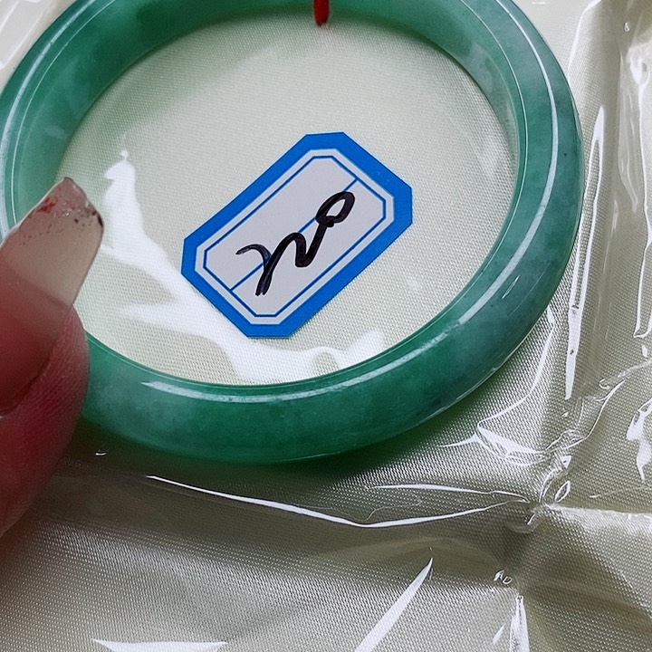 翡翠手镯（圆镯）未镶嵌