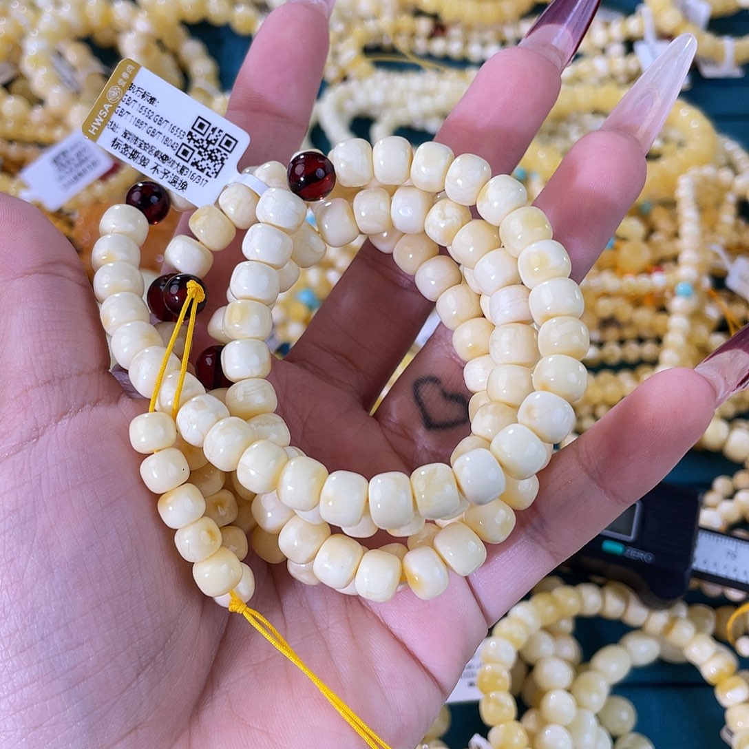 琥珀裸石未镶嵌*‍****DY250117A004-YF