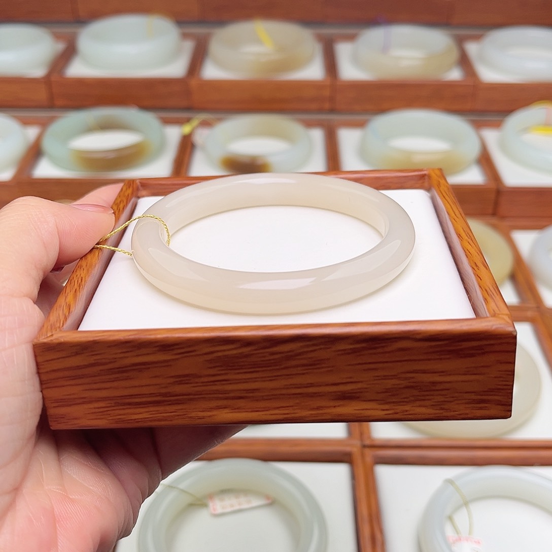 和田玉手镯未镶嵌57