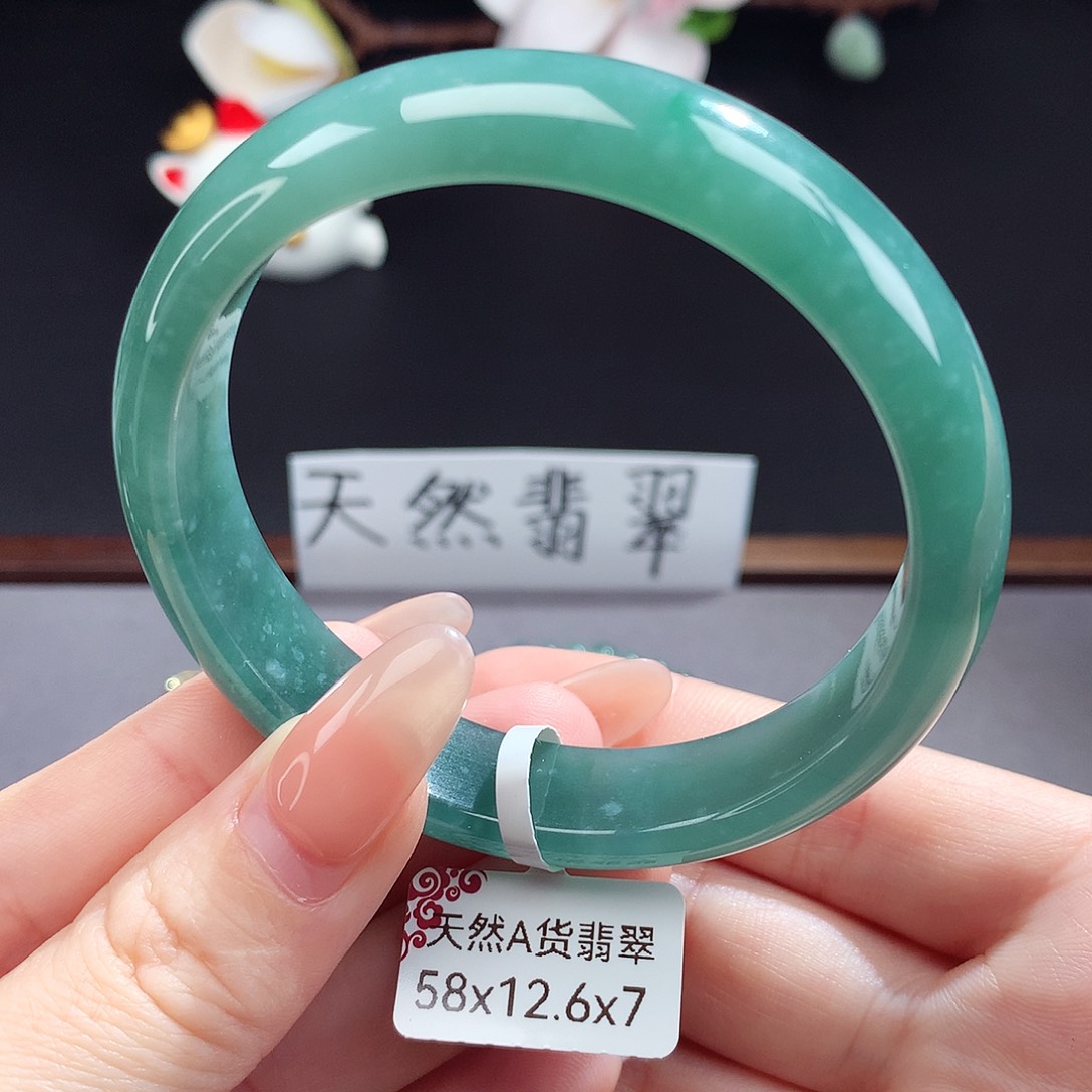 翡翠手镯（圆镯）未镶嵌