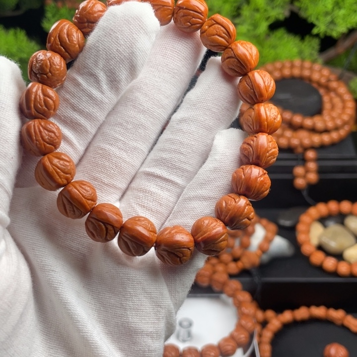 ****光吊坠桃核玉龙脊单圈