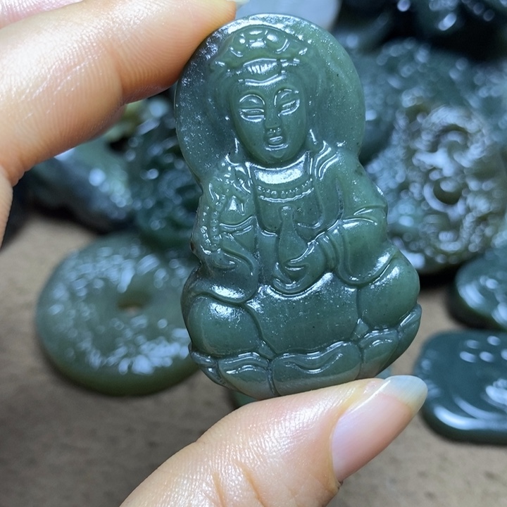 和田玉未镶嵌颈饰