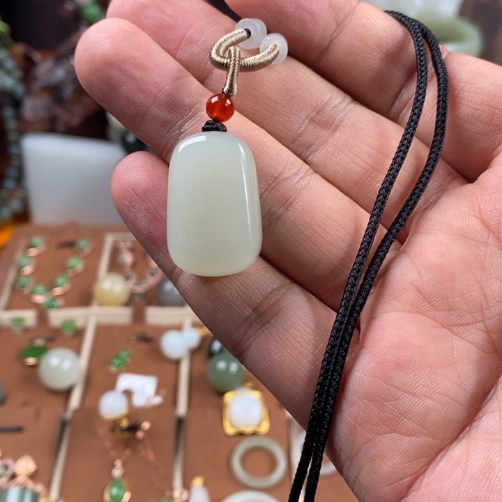 和田玉颈饰未镶嵌