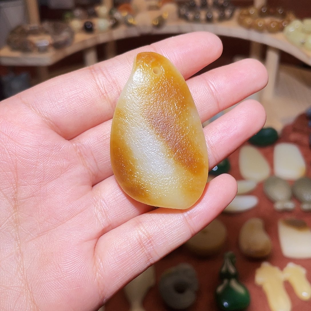 颈饰未镶嵌和田玉黄**导