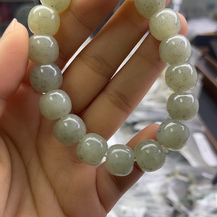 透闪石质玉未镶嵌手串