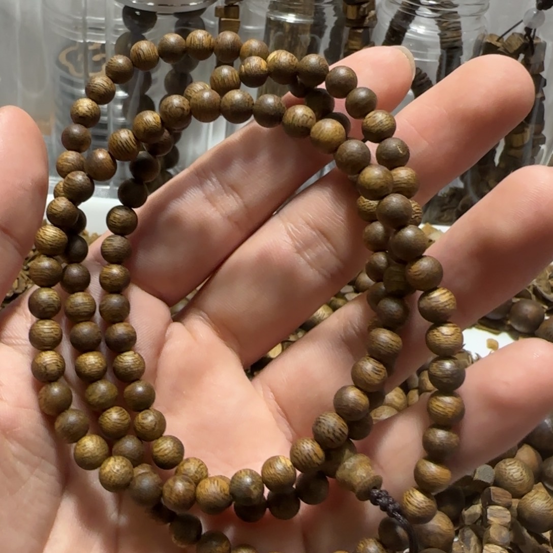 鱼***郎沉香沉香碎屑莺歌绿奇楠06多圈11+