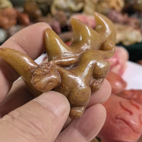 纯***水未镶嵌和田玉质如图所示配饰玛瑙/玉髓