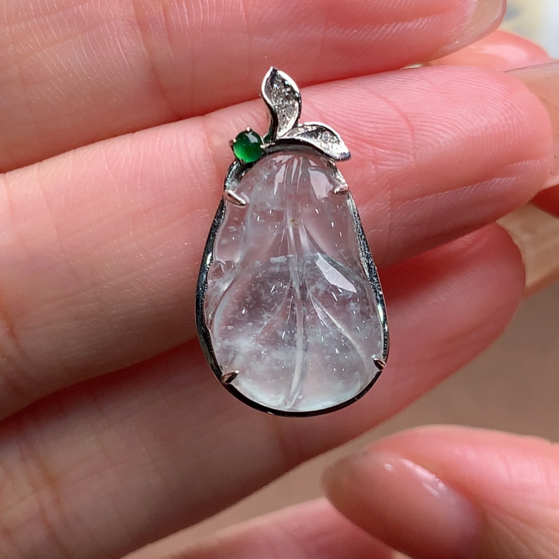 18K金镶嵌挂件翡翠