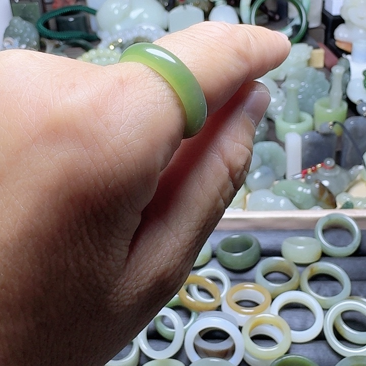 和田玉（碧玉）未镶嵌珠宝奇石