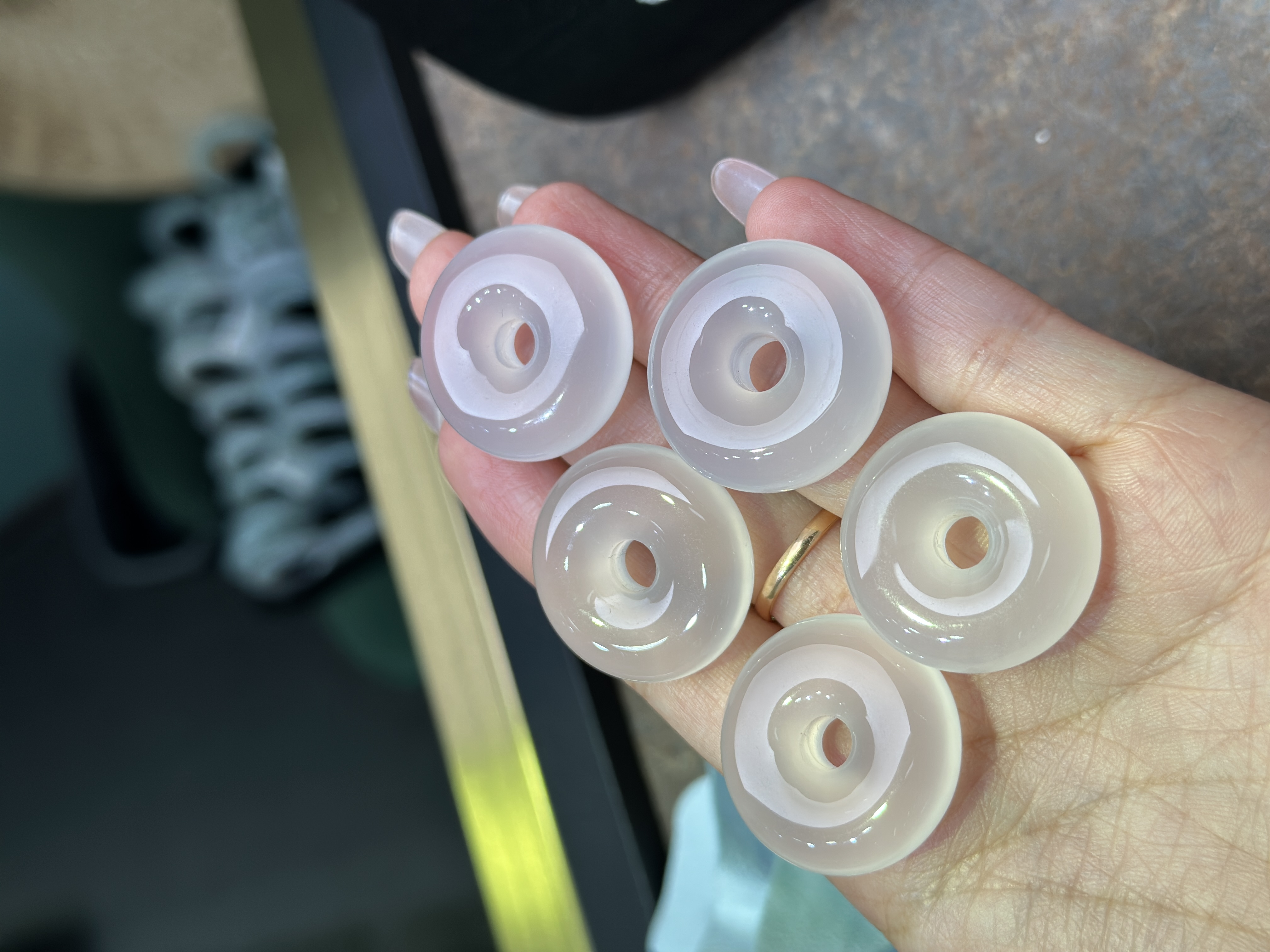 白月光玉髓平安扣吊坠