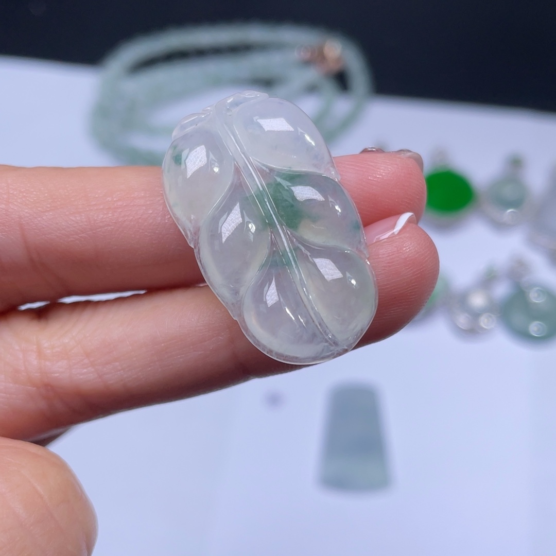 翡翠颈饰未镶嵌叶子