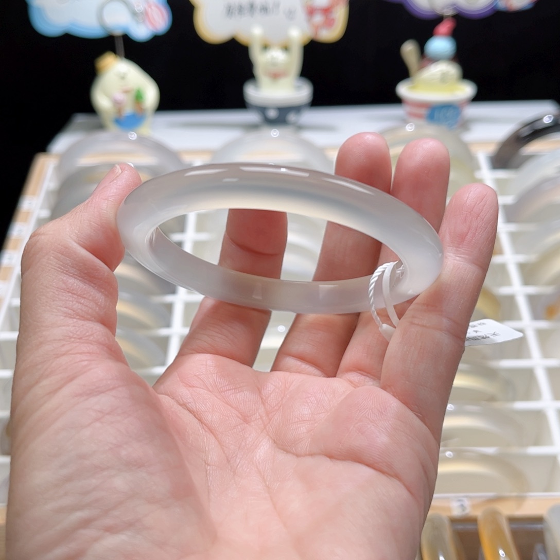 玛瑙/玉髓手镯未镶嵌6177