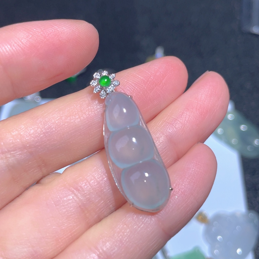 翡翠颈饰18K金镶嵌翡翠