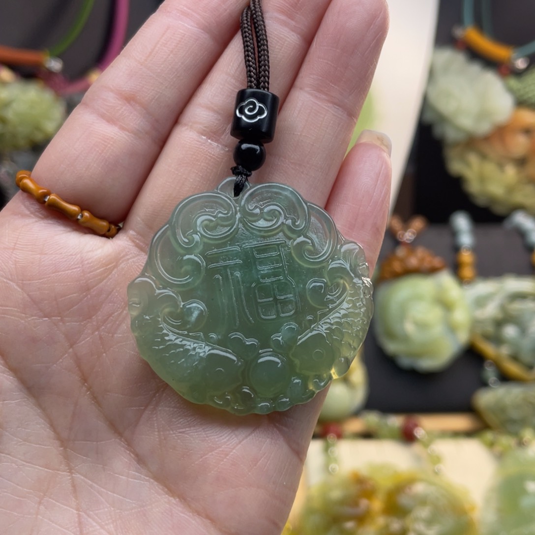 蛇纹石玉未镶嵌颈饰