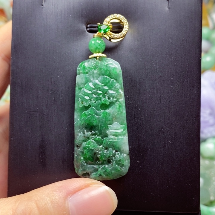 翡翠未镶嵌吊坠(赠链)