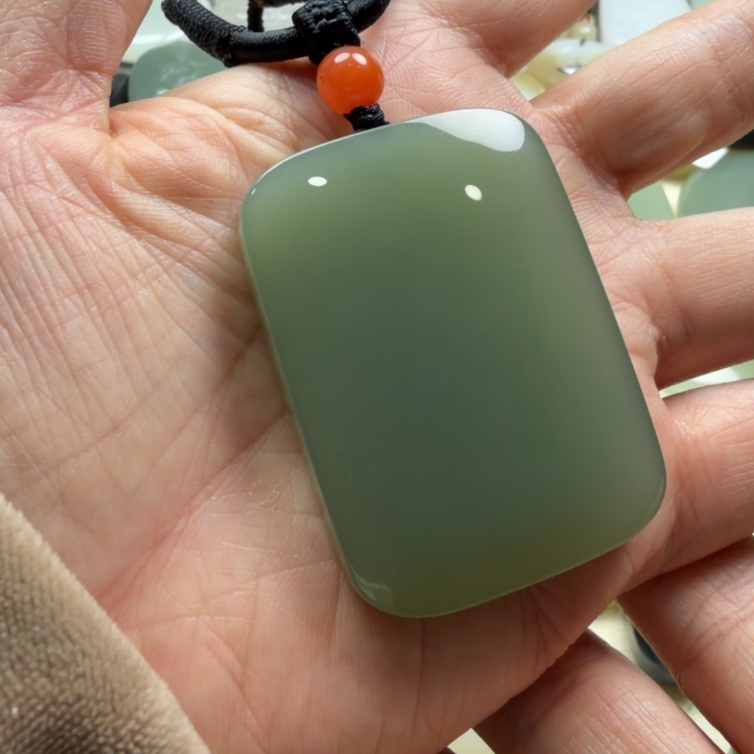 D***o和田玉未镶嵌颈饰