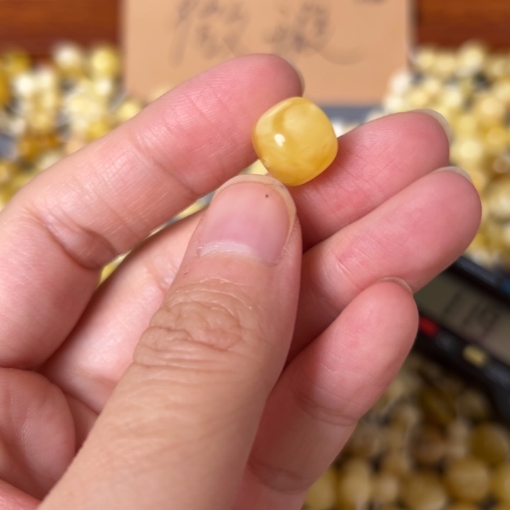 蜜蜡未镶嵌裸石11.5mm一个