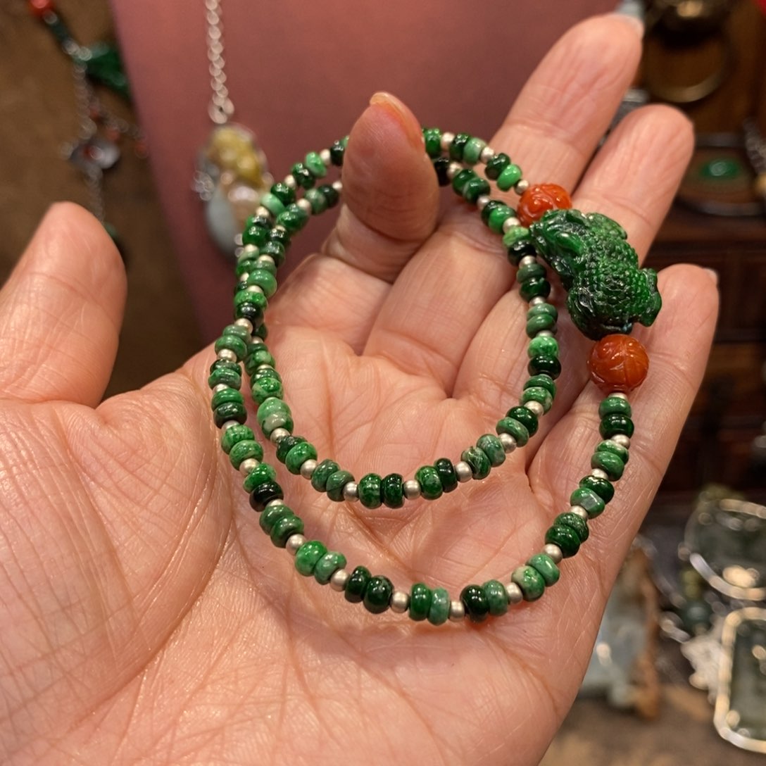 翡翠吊坠(赠链)未镶嵌