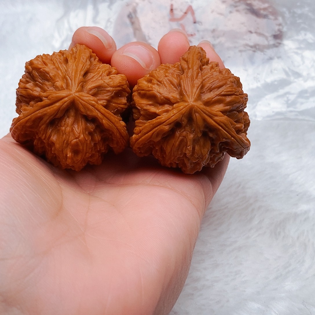 二***爷文玩核桃吊坠三棱
