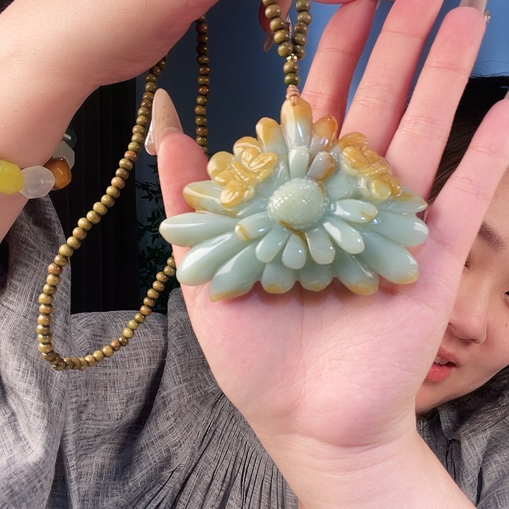 未镶嵌蛇纹石玉颈饰幸**兔