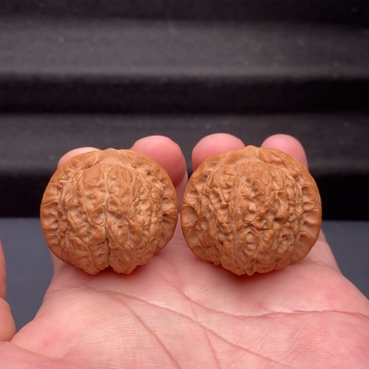 文玩核桃把件原树血麒麟