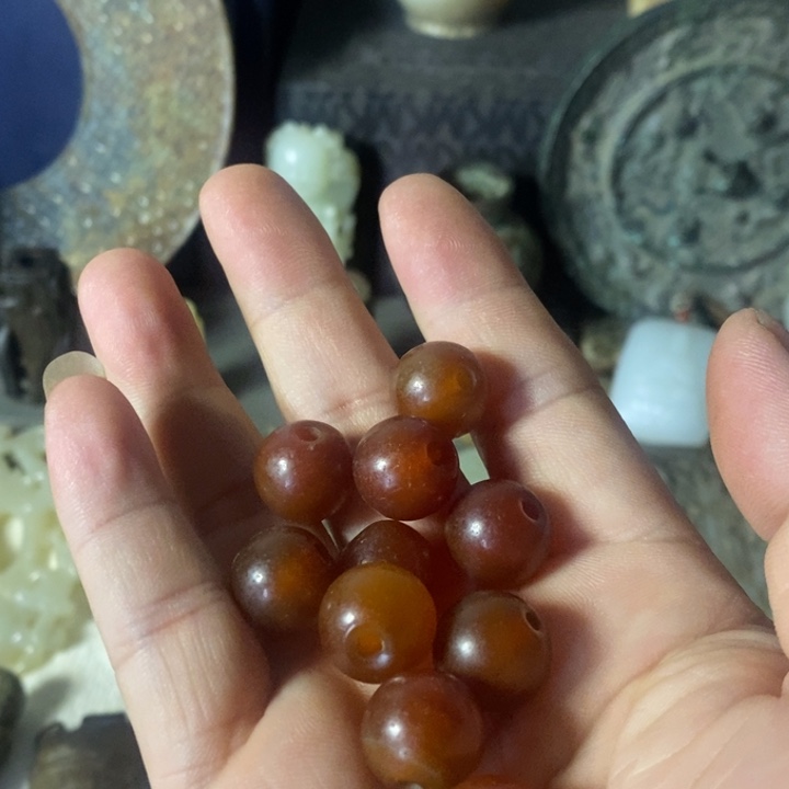 宋代天青色釉盘子里面有人说话